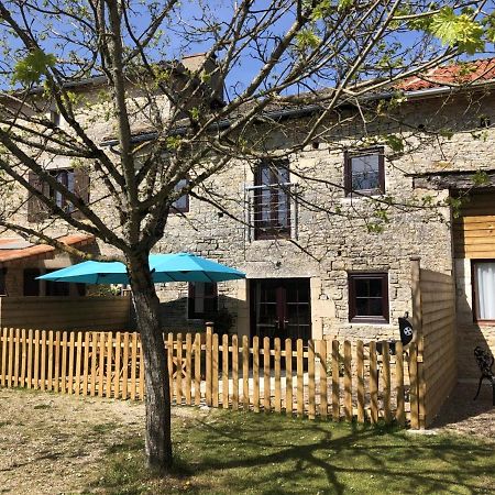 Blacksmiths Cottage In Blanzay - 3 Beds Exterior foto
